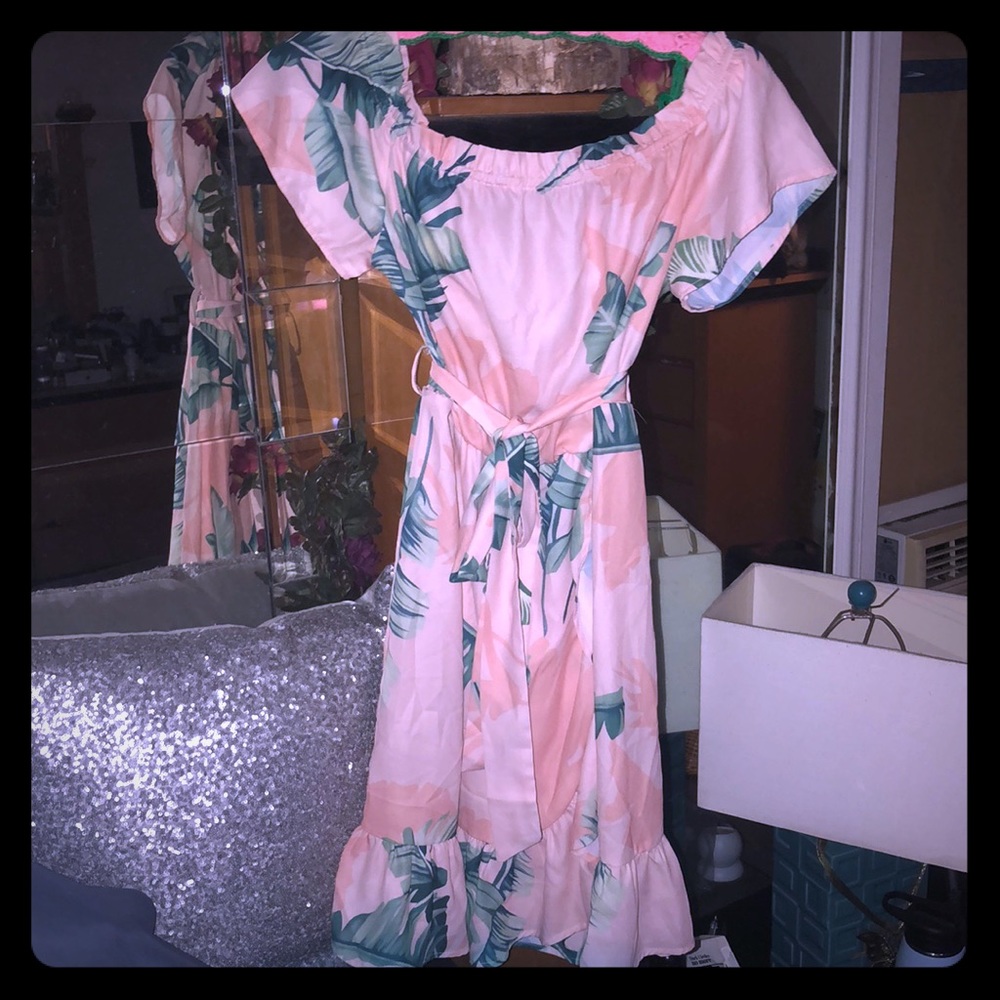 Beautiful summer off shoulder dress Sz M Hawaiian